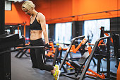 frauen-trainieren-im-fitnessstudio.jpg?b=1&s=170x170&k=20&c=IE_axX83arzrP2DQMrzev7UecwbE89EI9T5Bvlgp6GQ=