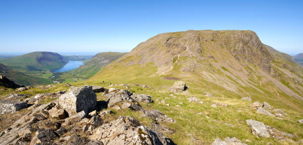 wschód słońca nad kirk fell z widokiem na wast water w oddali - nature rough cumbria sunlight zdjęcia i obrazy z banku zdjęć