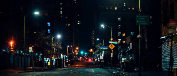 los angeles downtown bei nacht - traffic street city of los angeles los angeles county stock-fotos und bilder