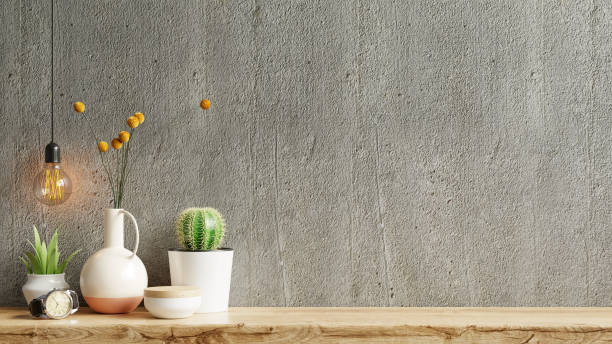 mockup muro in cemento con piante ornamentali e elemento decorativo su scaffale in legno. - sideboard foto e immagini stock