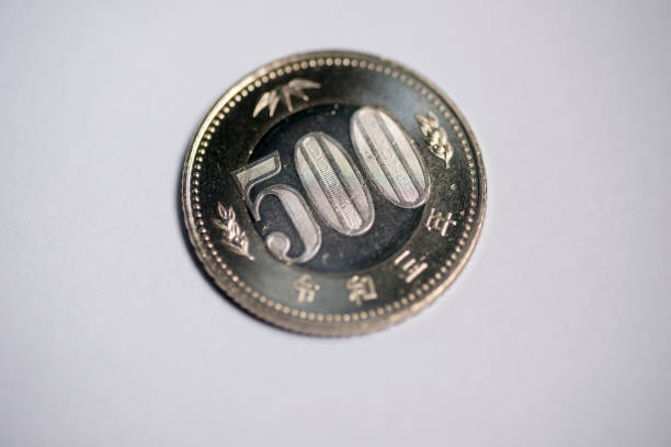 日本500円硬貨 in レイワ3 - 500円玉 ストックフォトと画像
