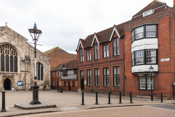 саутгемптон, площадь сент-майклс с видом - southampton tudor style house hampshire стоковые фото и изображения