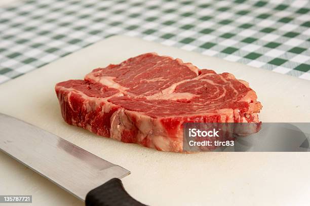 Raw Ribeyesteak Stockfoto und mehr Bilder von Einzelner Gegenstand - Einzelner Gegenstand, Fett - Nährstoff, Fleisch