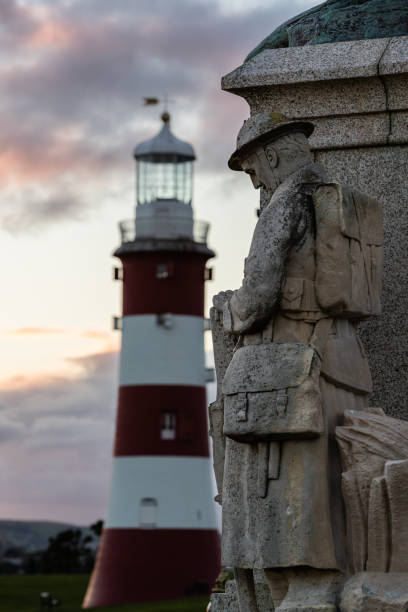 royal marine memorial und smeaton's tower - royal marines stock-fotos und bilder