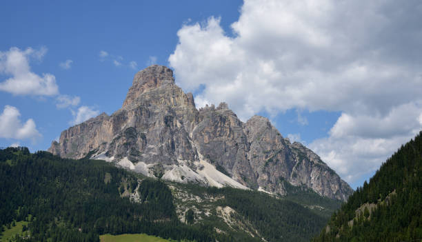 гора сассонгхер - corvara стоковые фото и изображения