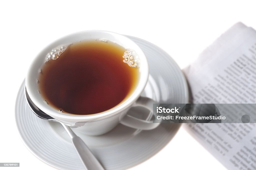 Xícara de chá & pires com jornal - Foto de stock de Alimentação Saudável royalty-free