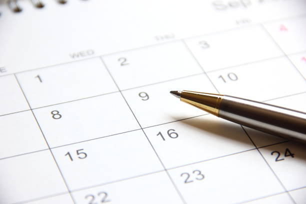 Kalendarz z długopisem, koncepcja planowania. – zdjęcie