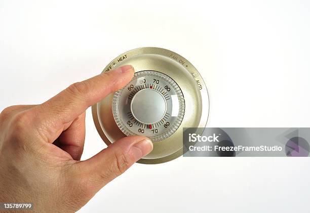 Ajuste De Un Termostato Foto de stock y más banco de imágenes de Celsius - Celsius, Termostato, Termómetro