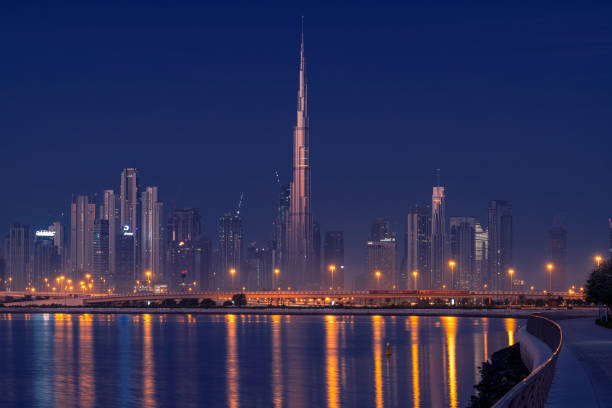 horizonte de dubái desde al jadaf - middle east fotografías e imágenes de stock