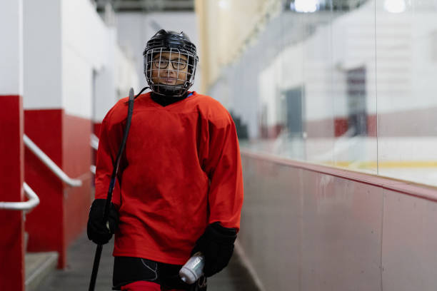 istock boy getting ready to practice hockey 1357931389
