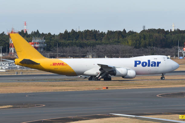 polar air cargo boeing b747-8f (n851gt) frachtowiec. - dhl airplane freight transportation boeing zdjęcia i obrazy z banku zdjęć