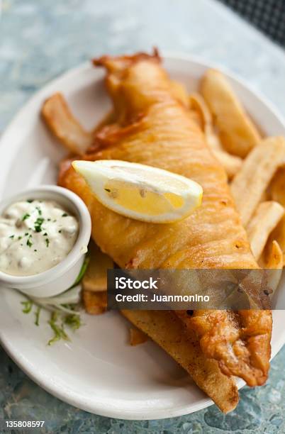 Fish And Chips Stockfoto und mehr Bilder von Fish &amp; Chips - Fish & Chips, Ansicht aus erhöhter Perspektive, Britische Kultur