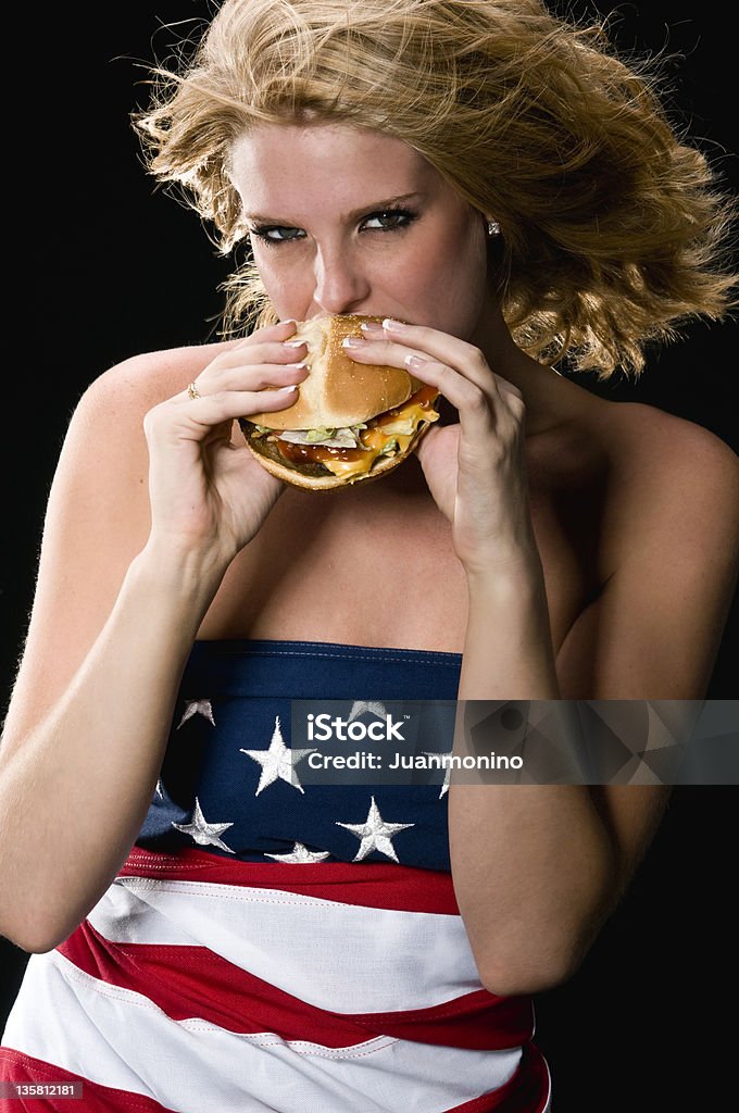 Americana Menina com um hambúrguer - Royalty-free Comer Foto de stock