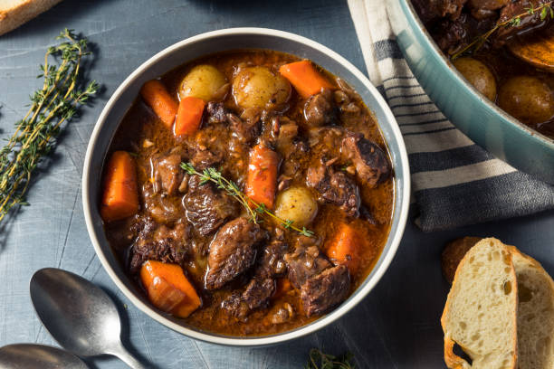 hearty homemade gourmet beef stew - ensopado imagens e fotografias de stock