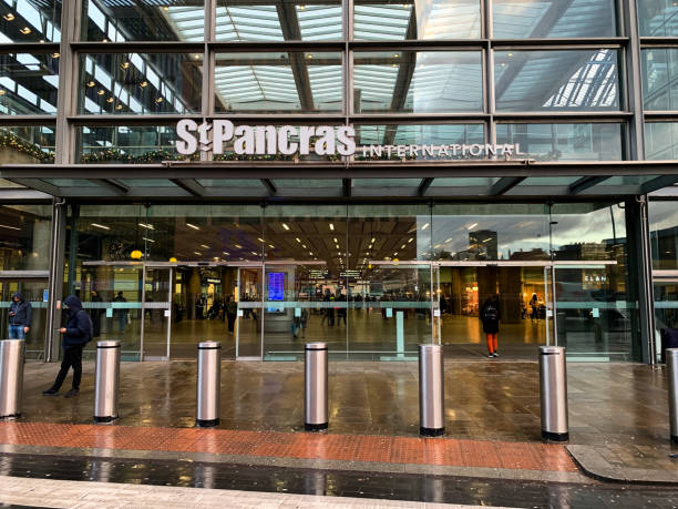 St Pancras international train station in London View of entrance to St Pancras International station, terminal station for Eurostar trains from London to Paris and Brussels via the Channel Tunnel. Modern glass entrance section Eurostar stock pictures, royalty-free photos & images