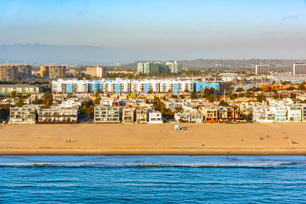 istock Oceanfront Southern California Homes 1358147673