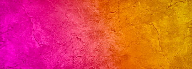 laranja amarelo vermelho magenta roxo. gradiente. abstrair. textur de superfície de pedra áspera tonificado - orange wall textured paint - fotografias e filmes do acervo