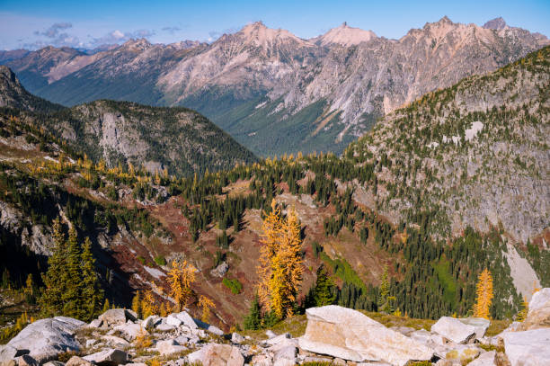 istock The north cascade mountains in the fall 1358280321