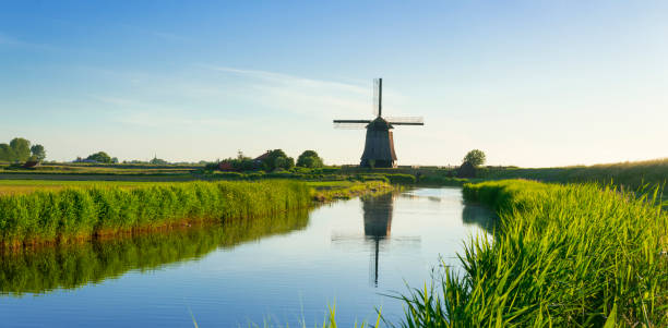 moulin à vent hollandais - schermerhorn photos et images de collection