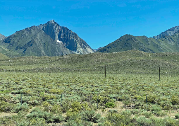 istock Peaks of Eastern Sierra 1358310594
