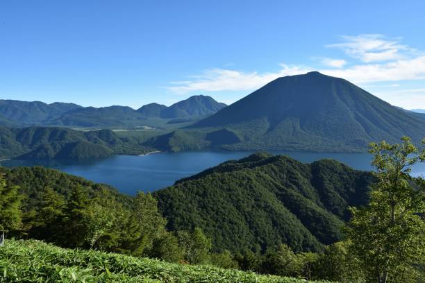 monte nantai em nikko, tochigi, japão - nikko national park - fotografias e filmes do acervo