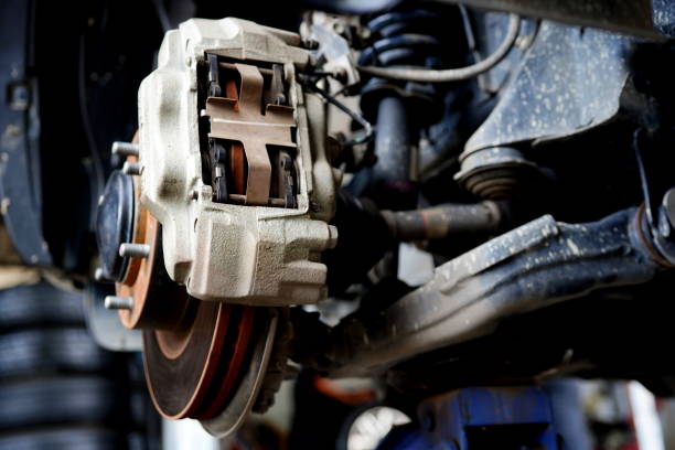 istock Car disk brake pad wear 1358355219
