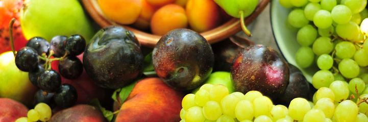 A bunch of ripe grapes in a plate on a white background