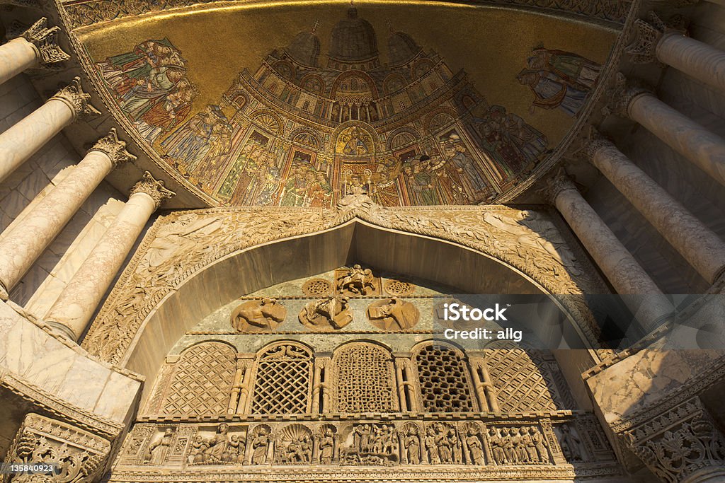 Detalhe da Basílica de St. Mark - Foto de stock de Arco - Característica arquitetônica royalty-free