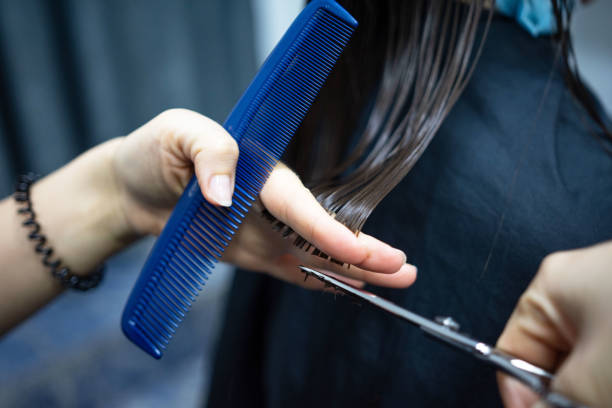 istock Hairdresser in action 1358431344