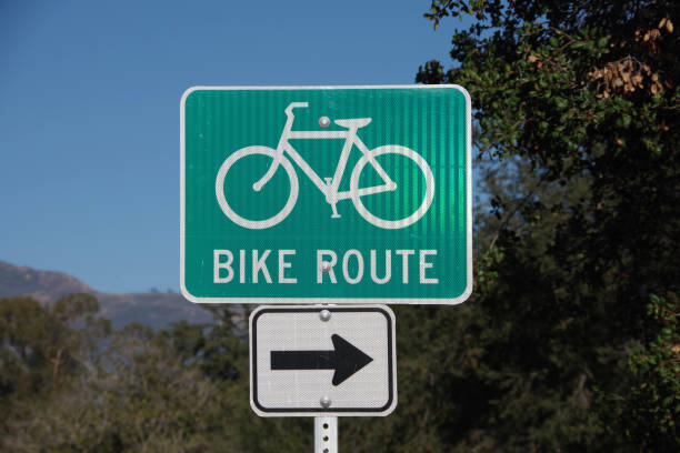 istock BIKE ROUTE Right 1358437232