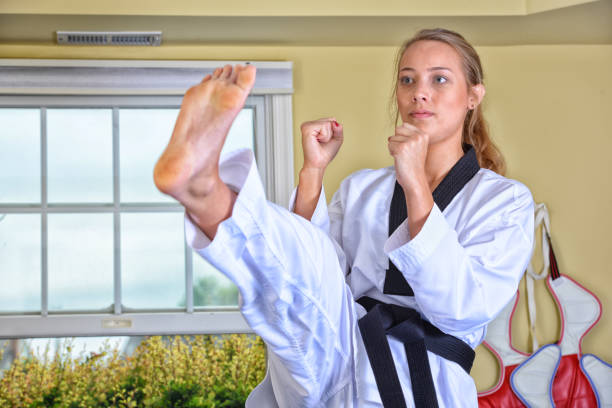 trening tae kwon do - martial arts women tae kwon do black belt zdjęcia i obrazy z banku zdjęć