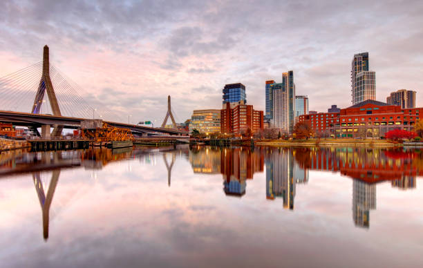 мост закима в бостоне, штат массачусетс - charles river фотографии стоковые фото и изображения