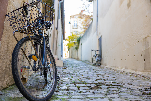 Bike leaning against a wall in a small cobbled alley in Montpellier
