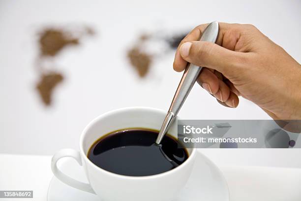 Mieszanie - zdjęcia stockowe i więcej obrazów Kawa - napój - Kawa - napój, Napój, Zamieszać
