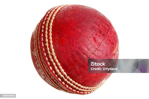 Photo libre de droit de Balle De Cricket Isolé Sur Blanc banque d'images et plus d'images libres de droit de Balle de cricket - Balle de cricket, Cricket, Objet ou sujet détouré