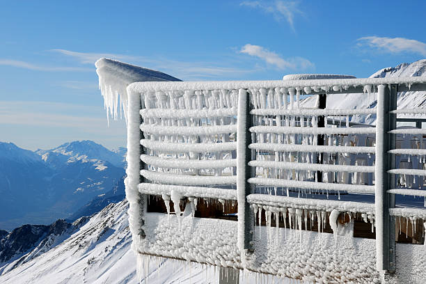 frozen balcon - swisse photos et images de collection