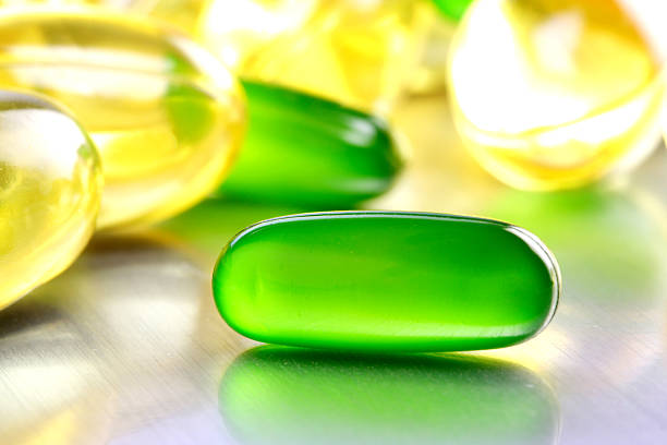 witamina żelowe kapsułki - cod liver oil capsule vitamin pill vitamin e zdjęcia i obrazy z banku zdjęć