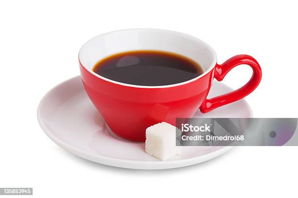Red Cup Withcoffee Und Ein Stück Weißen Zucker Stockfoto und mehr Bilder von Behälter - Behälter, Einzelner Gegenstand, Eleganz