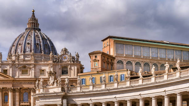 로마의 기독교 중심부에 있는 성 베드로 대성당의 스카이라인의 상세한 전망 - vatican dome michelangelo europe 뉴스 사진 이미지