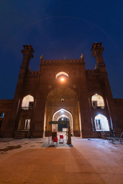 istock Mosque in Lahore at night 1358559322