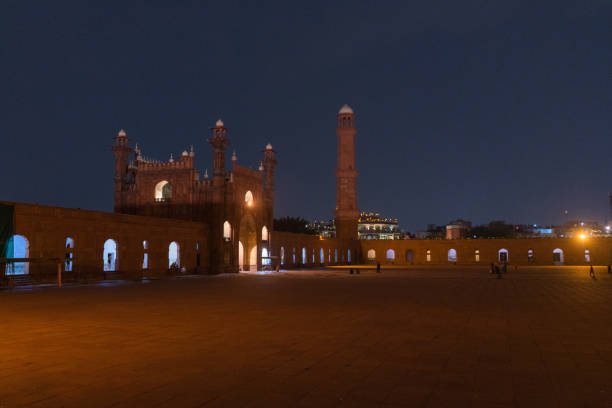 istock Mosque in Lahore at night 1358559327