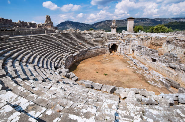 ruiny rzymskiego teatru w starożytnym mieście xanthos. - architecture anatolia ancient civilization ancient greece zdjęcia i obrazy z banku zdjęć