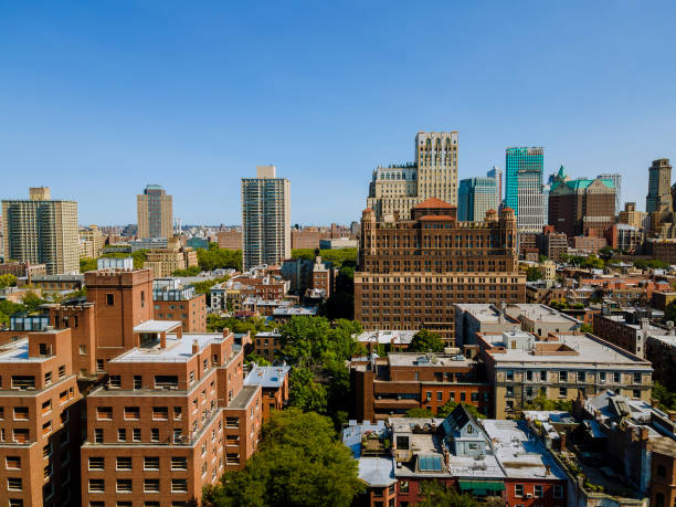 this aerial views of the brooklyn skyline brooklyn is a borough of new york city - brooklyn imagens e fotografias de stock