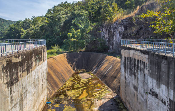 istock Dried up empty reservoir or small concrete dam due to a summer heatwave. 1358655065