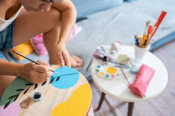 woman painting a wooden bench at home - restoring art painting artist imagens e fotografias de stock