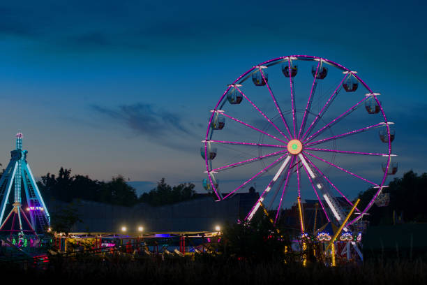 parque de diversões - ferris wheel - fotografias e filmes do acervo