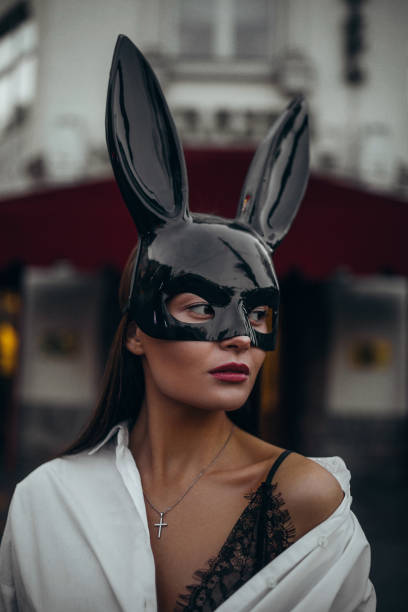 porträt einer frau in maske des osterhasen und des weißen hemdes. - playgirl stock-fotos und bilder