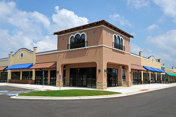 istock A deserted strip mall with no customers 135873272