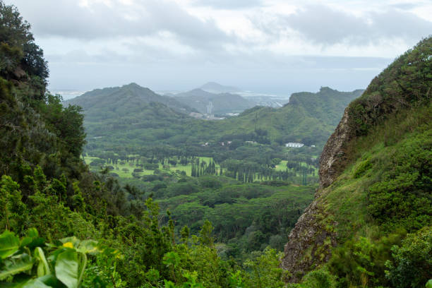 istock Mountains framing a view of Oahu, Hawaii 1358737974