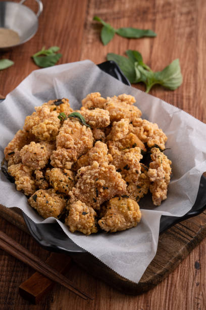istock Delicious fried popcorn chicken in Taiwan. 1358785593